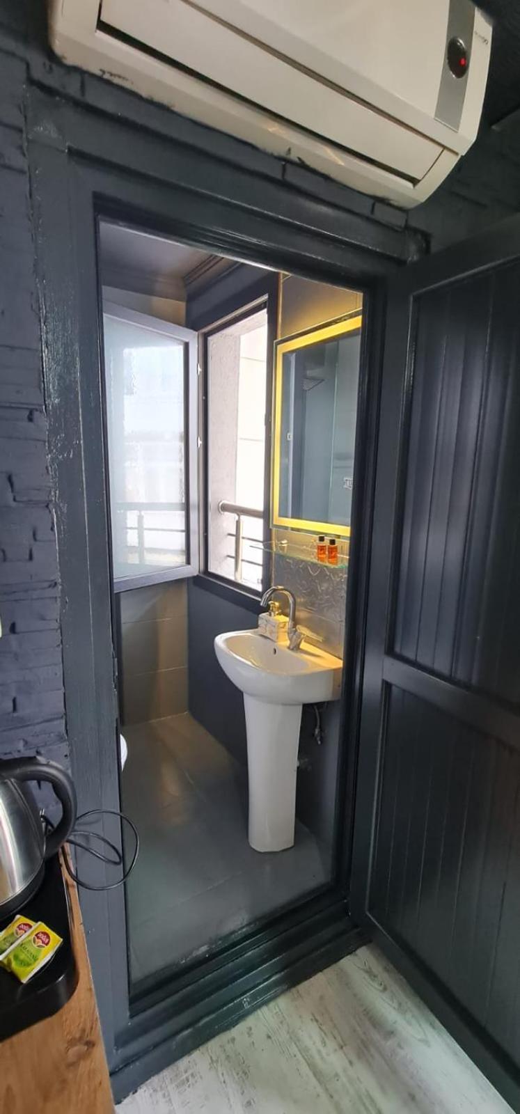 Royal Suite Hotel Istanbul Exterior photo